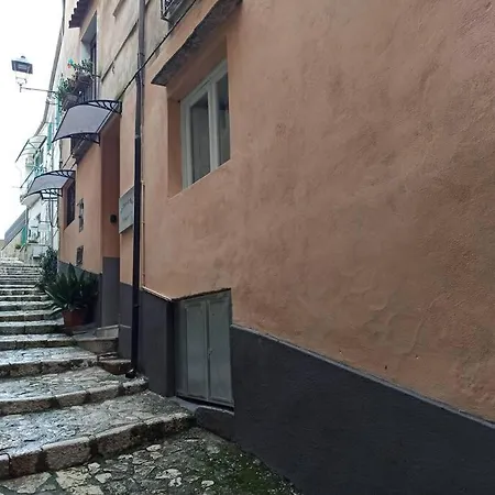 Apartment Intero - Centro Storico - La Tana Di Aldo- 150 M Da Pepe In Grani Caiazzo